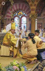 พ ธ บวชพระของศาสนาคร สต น กายโรม นคาทอล กด วยว ธ แบบไทยๆ ภาพ