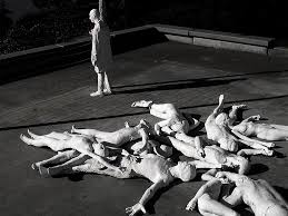 Hasil gambar untuk KORBAN GAS ORANG YAHUDI DI JERMAN PADA PERANG DUNIA II