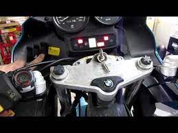 Bmw Service Clearing A Fault From Bmw Abs I Abs Ii Systems Youtube Bmw Abs System