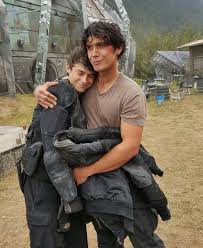 Twitter The 100 Show The 100 Cast The 100
