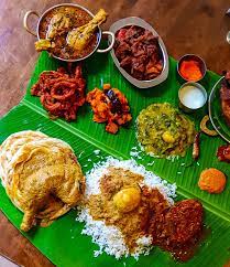 Nasi lemak di sini masih mengekalkan tradisi dihidang atas daun pisang.memang menaikkan selera makan! 10 Lokasi Makanan Daun Pisang Popular