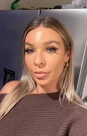 Who here has tried the morphe 2 skin tint? How does it compare to other  ones like the Mac face and body?