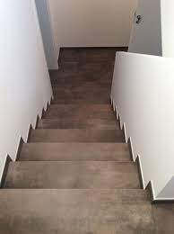 Außerdem können metalltreppen mit vielerlei materialien kombiniert werden. Referenzen Treppenfliesen Fur Innen Aussen Im Raum Main Spessart