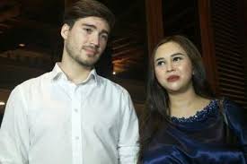 Apa sih agama eryck amaral? Keberadaan Eryck Amaral Masih Gaib Sidang Cerai Aura Kasih Digelar 4 Bulan Lagi Humas Pengadilan Agama Jaksel Alamat Suaminya Tidak Diketahui Semua Halaman Grid Hot