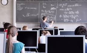 Penggunaan ejaan dalam penulisan judul sesuai dengan ejaan bahasa indonesia (ebi), yaitu ditulis dengan huruf kapital pada setiap huruf pertama setiap kata, kecuali kata depan dan kata sambung. Cara Penulisan Nama Tahun Bulan Hari Hari Raya Dan Peristiwa Sejarah Yang Benar Sesuai Eyd Dan Ebi Literasi Net