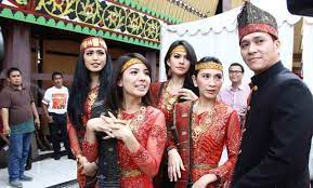Cewek batak itu jujur dan apa adanya. 9 Alasan Kenapa Cewek Batak Pantas Dijadikan Pasangan Hidup