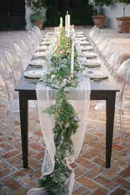 chemin de table en eucalyptus la touche vegetale qui transforme votre table elle decoration decoration mariage centre de table pour mariage decoration mariage diy