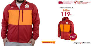Galatasaray Lisansli Nike Yagmurluk 30 A Varan Indirim Ve Ucretsiz Kargo Avantajiyla Satista Http Www Magazagsstore Com Urun 1364 201 Yagmurluk Nike Ayi