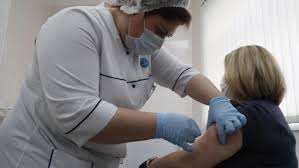Están vacunando a personal de salud y a docentes hasta 60 años, dijo, y agregó que otra línea de la publicación de esos datos respaldatorios, que avalan que sí se va a poder usar la vacuna en. Vacuna Coronavirus El Dato Desconocido Sobre La Vacuna Rusa Sputnik V Contra El Coronavirus No Se Podra Beber Alcohol Durante 42 Dias Marca Com