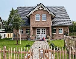 Maxime 700 Idyllisches Landhaus Mit Verspielten Elementen Haus Ideen Aussen Haus Bauen Landhaus Plan