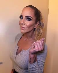 Confidence is the best makeup. 💫✨ Sitze im Zug auf dem Weg nach Hamburg,  Bin seid gefühlt 100 Jahren kein Zug mehr gefahren, Ist diese Stille normal  😂 Wie auch immer,freue mich