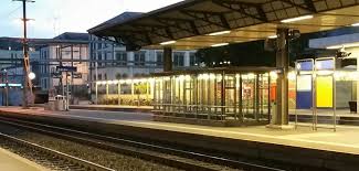Die frauenarztpraxis am bahnhof bietet eine fachkompetente und ganzheitliche rundumbetreuung bei sämtlichen allgemeingynäkolischen fragen sowie fachärztliche begleitung während der. Zwei Junge Manner Geraten In Aarau Unter Guterzug Top Online