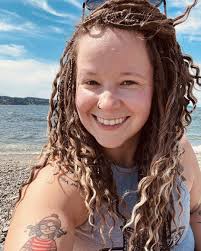 This is the combination that makes you look like you just woke up in  Tuscany! 🍯🌸 Honey brings that warm golden sunshine while Peony adds the  softest coral-pink touch. It's romantic, it's