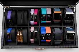 Before the coronavirus pandemic, most americans had heard about pulse oximeters only via tv typically clipped over a finger (though a toe or ear lobe works, too), a pulse oximeter transmits light. Pulse Oximeter Bisakah Deteksi Covid 19 Halaman All Kompas Com