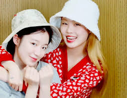 I'll take requests for shuhua x soojin as well!! Soojin And Shuhua Gidle