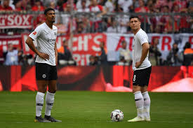 Kariyer sayfasında sébastien haller isimli futbolcunun sezon bazında takımının yer almış olduğu turnuvalardaki maç, gol, asist, sarı kart, kırmızı kart, oyuna girme, oyundan alınma. Who Is Sebastien Haller Frankfurt S Bulldozer Looks Tailor Made For France And Maybe West Ham