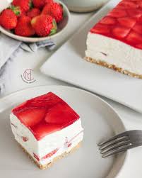 Delice Aux Fraises Recette En 2020 Delice Aux Fraises Gateau Choco Coco Idee Recette Dessert