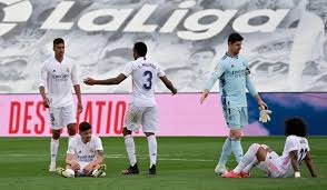 ضغط متواصل من لاعبي فريق ريال مدريد على دفاعات فريق فياريال بحثا عن هدف التعادل. ÙÙŠØ¯ÙŠÙˆ Ù…Ù„Ø®Øµ ÙÙˆØ² Ø±ÙŠØ§Ù„ Ù…Ø¯Ø±ÙŠØ¯ Ø¶Ø¯ ÙÙŠØ§Ø±ÙŠØ§Ù„ ÙˆØ§Ù„Ø°ÙŠ Ù„Ù… ÙŠÙƒÙ† ÙƒØ§ÙÙŠØ§ Ù„Ù„ÙÙˆØ² Ø¨Ù„Ù‚Ø¨ Ø§Ù„Ø¯ÙˆØ±ÙŠ ÙƒØ§ÙŠØ±ÙˆØ³ØªÙŠØ¯ÙŠÙˆÙ…