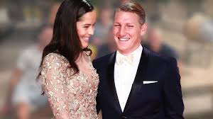 Bastian schweinsteiger was born on august 1, 1984 in kolbermoor, bavaria, west germany. Bastian Schweinsteiger Kind Nummer Drei Verdachtige Aussage Des Familienpapas Bunte De
