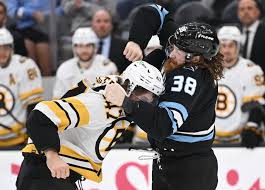 Mammoth continue winning streak, beating Bruins 3-2