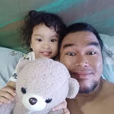 Starting off today's Roadshow, Dubai-based Filipino punk rock band Tsinelas  showcased their music through their original song "Ampalaya,"