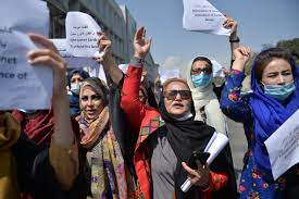 نساء أفغانستان... خوف على إهدار عقدين من التقدّم