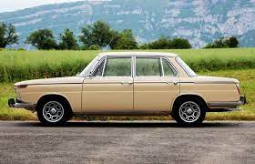Deze Bmw 2000 Sedan In Eigentijds Beige Met Een Bruin Leren Interieur Wordt Te Koop Aangeboden In Zwitserland Via Autoscout24 Ch Bijzonde Sedan Bmw Klassieker