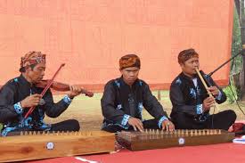 Aramba atau arumba adalah alat musik tradisional yang berasal dari kabupaten nias, sumatera utara. Alat Musik Kecapi Sejarah Jenis Jenis Fungsi Dan Cara Memainkan