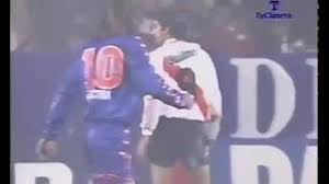 May 16, 2021 · boca juniors y river plate se enfrentan hoy domingo 16 de mayo, en un nuevo superclásico por lo cuartos de final de la copa de la liga profesional de fútbol, en el alberto j. Copa Libertadores 1996 Universidad De Chile Vs River Plate Primer Tiempo Youtube