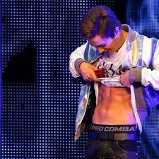 Austin Shows Off His Abs At His Show In La Hot Austin Mahone Austin Singer