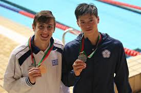 已經拿下東京奧運資格的台灣蝶王王冠閎，上個月在全運會剛打破自己所保持的200公尺蝶式全國紀錄，今天更在美國公開賽中游出1分55秒82，僅次於地主選手luca urlando的1分55秒60摘下銀牌，也成為台灣史上首位在美國公開賽摘下獎牌的選手。 標籤:王冠閎, 王星皓, 東京奧運, 游泳, 美國公開賽 è³½äº‹ ä¸–ç•Œä¸­å­¸é‹å‹•æœƒä¸­è¯æ³³å°‡å†æ‹¿1 é‡'2 éŠ€ æ–‡ç«  é‹å‹•ç­†è¨˜