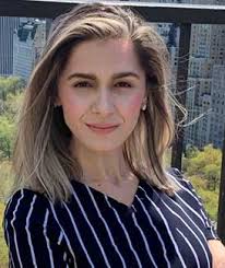 Ana Knapp's Instagram, Twitter & Facebook