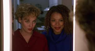 Anthony, a socially pronounced artist in chicago who researches the urban legend of candyman. Candyman 1992 Mr Movie S Film Blog