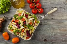 Salata rece cu paste was posted on october 8th, 2010 at 9.50am. Salata De Paste Cu Parmezan Si Vinegreta De Ierburi Aromatice Andreea Raicu