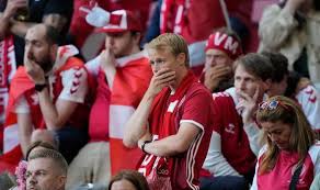 Danish players were in tears as medical staff tried to revive the inter milan player, who suddenly collapsed near the touchline. Xuujg Sy7gni M