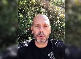 Le rappeur s'installe solidement dans le paysage musicale en 2007 et 2008. Le Rappeur Akhenaton S Oppose A La Vaccination Obligatoire Et Au Pass Sanitaire