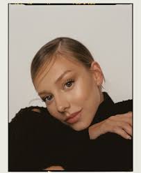 She is most widely known for her starring role as carla rosón caleruega in the spanish drama series elite, broadcast on netflix. Ester Exposito Me Jode Que Utilicen Mi Imagen Para Decir A Las Ninas Si Quereis Estar Como Ella Haced Esto Cultura Icon El Pais