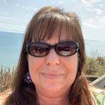 Kari Gardiner's Instagram, Twitter & Facebook