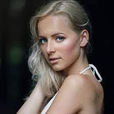 Karla Reilly's Instagram, Twitter & Facebook