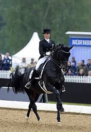 2018 belegte sie mit unee bb erneut den dritten platz beim weltcupfinale in paris.bei den deutschen meisterschaften in balve erreichte sie mit dalera bronze und mit zaire rang 4 in der kür. Jessica Von Bredow Werndl Wikipedia