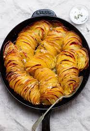 Crispy Roast Potatoes With Thyme Amanda Frederickson In 2021 Crispy Roast Potatoes Lunch Recipes Healthy Roasted Potato Recipes