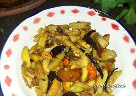 Tumis bumbu balado sampai harum matang, bumbui dengan garam, kaldu bubuk, dan gula. Resep Jengkol Goreng Empuk Remas Nu