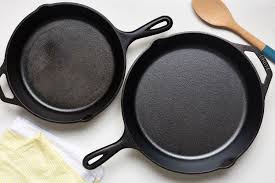 A Smart And Frugal Way To Make Your Cast Iron Skillet Last Longer With Just A Paper Towel Cast Iron Cleaning Cast Iron Skillet Cast Iron