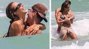 She had ended her 17-year marriage! She rekindled love with her new boyfriend on the beach.