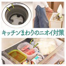 排水口のニオイ対策 1 氷を用意する 2 排水口のゴミ受けを取り外し 氷を入れる シンクを使用しない夜の時間帯に氷を入れると 朝にかけてニオイの繁殖を防止してくれます 氷を入れる直前にお湯をかけると ニオイ菌を殺菌してくれるのでより効果的です