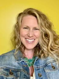 Kelly Hurd's Instagram, Twitter & Facebook