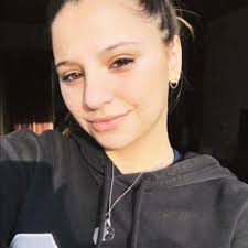 Recordamos a Florencia Cataldo al cumplirse 3 años de su femicidio.  Florencia había sido atacada a la salida de un boliche en la provincia de  Mendoza 4 años antes de su muerte.