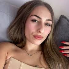 Laure Helene Baumann (@helene_laure)