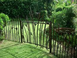La Porte De Jardin Et Portail Nous Accueillent Avant Proprietaire Cloture Jardin Porte Jardin Portail Jardin