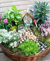 Einen Hubschen Minigarten Gestalten Indoor Feen Garten Mini Garten Outdoor Pflanzen